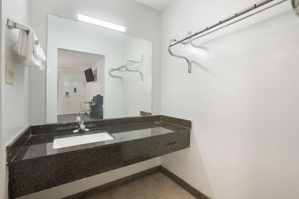 Americas Best Value Inn Stockbridge Szoba fotó