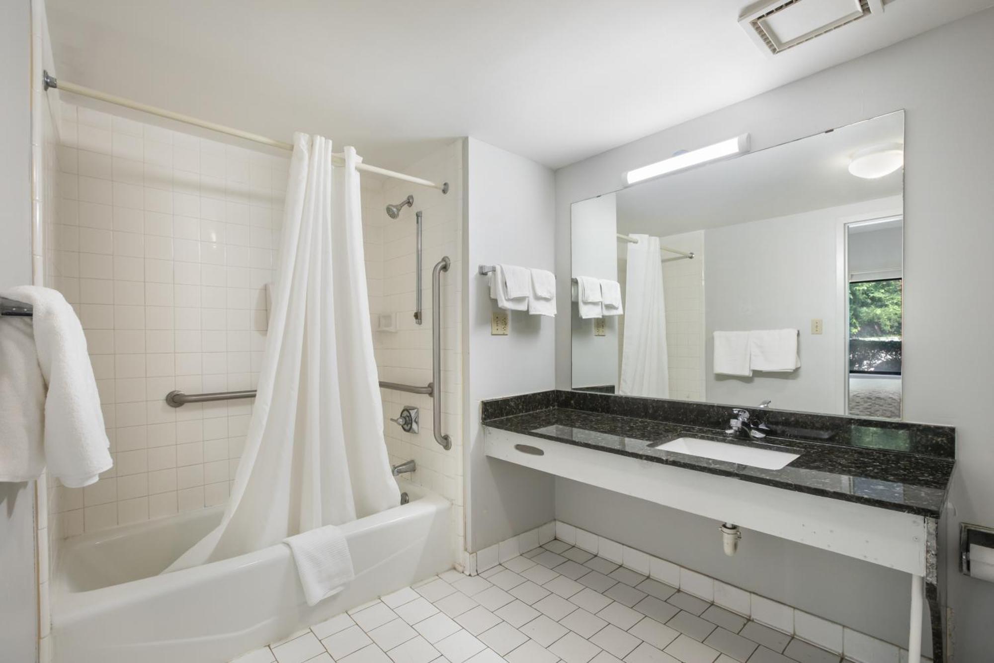 Americas Best Value Inn Stockbridge Szoba fotó