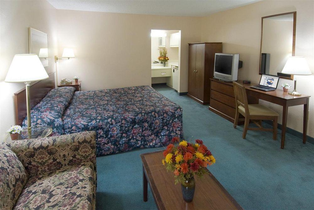 Americas Best Value Inn Stockbridge Szoba fotó